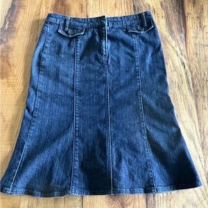 New York & Company womens jean denim skirt 6 knee lenght modest flared